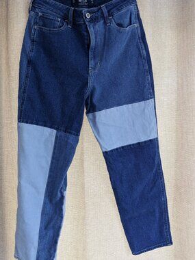 Hollister CA, High-Rise Mom Jeans, Med-Light Wash Blue Jeans, Size 5S, W27, L25